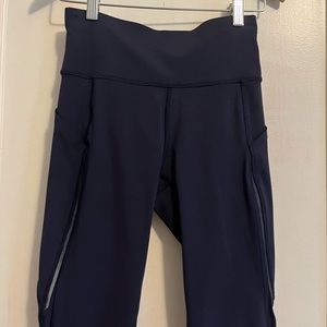 Lululemon Womens crop leggings blue size 4